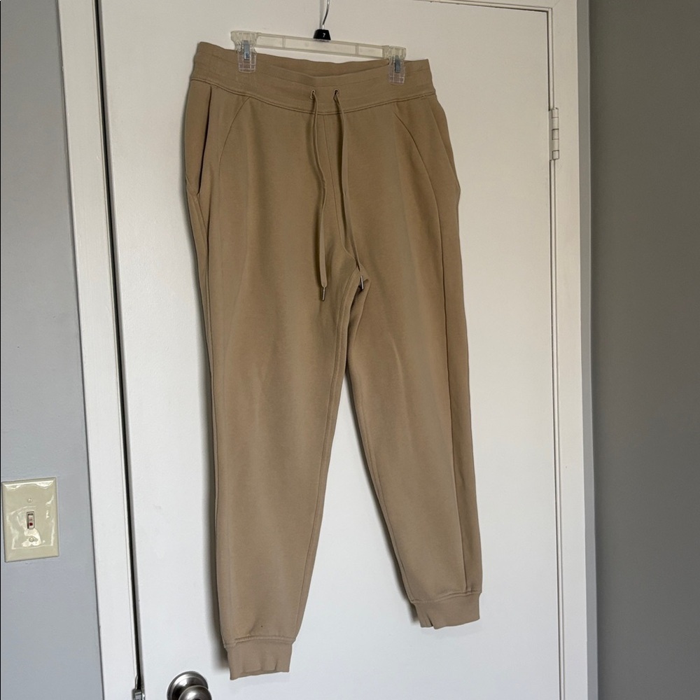NEW Lululemon Scuba High-Rise Jogger *Fleece 28"
Trench Tan size 12 - Picture 3 of 7